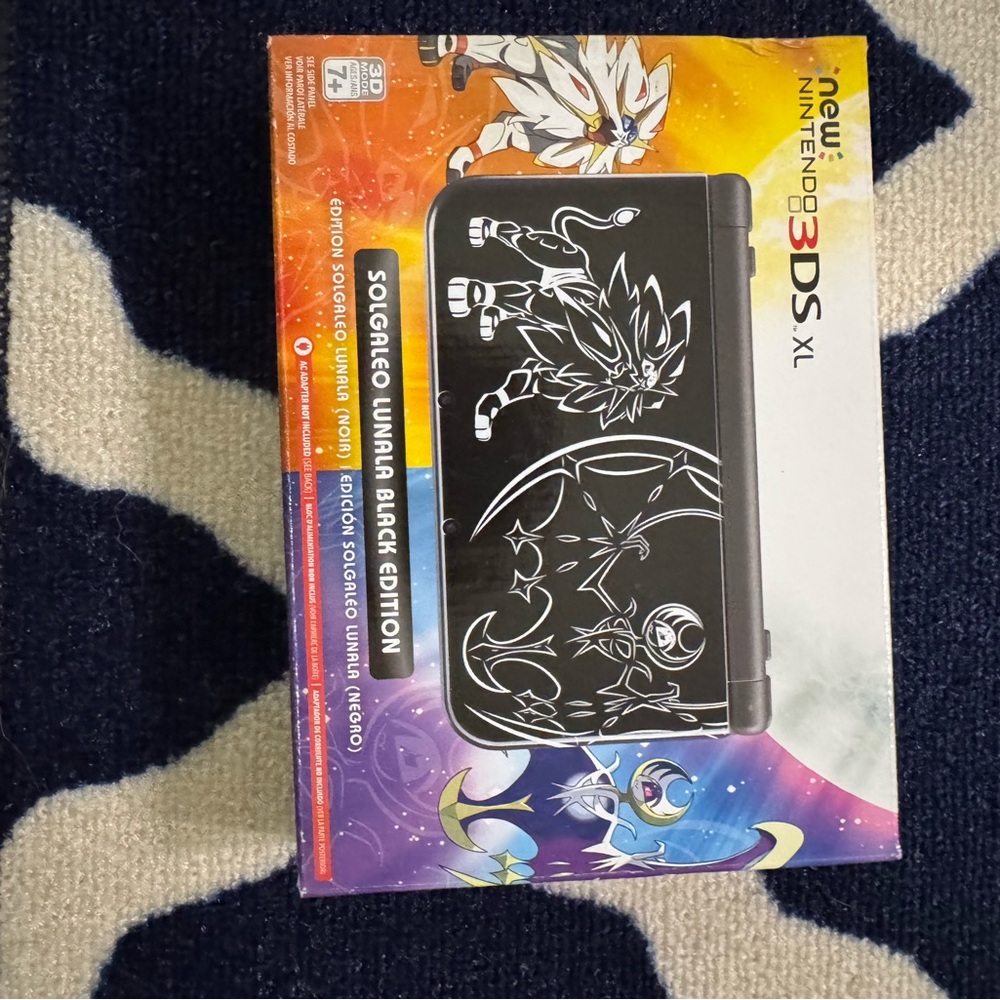 Nintendo 3DS XL Solgaleo Lunala Black Edition